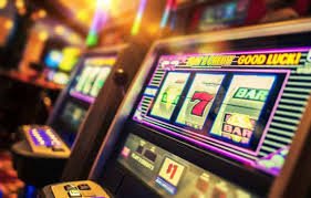 7777kyats online slot machine reels jackpot မြန်မာ ကစားသူ ကစားနေသည့် မြင်ကွင်း